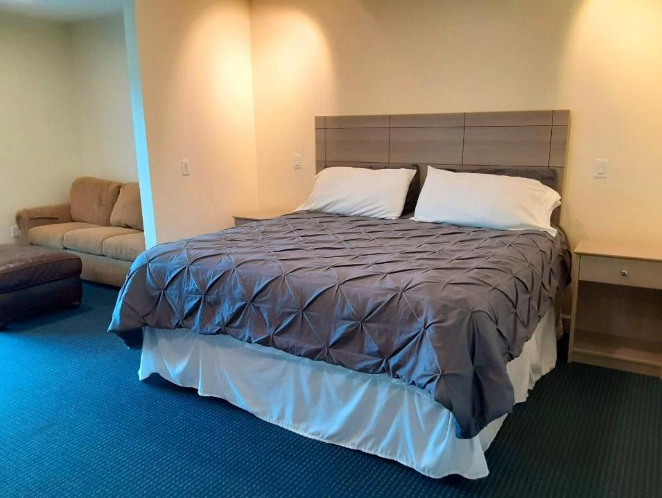 The Rivers Edge Motel ラベル エクステリア 写真